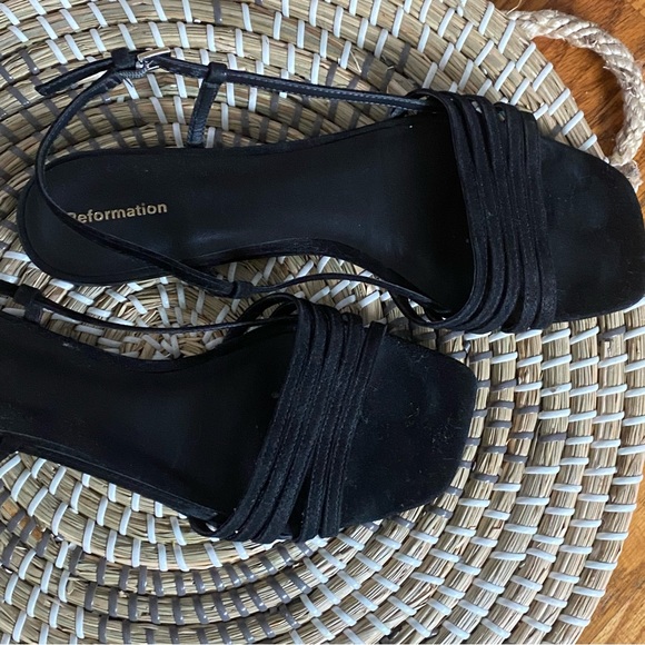 REFORMATION flat black strappy sandals - Picture 4 of 7